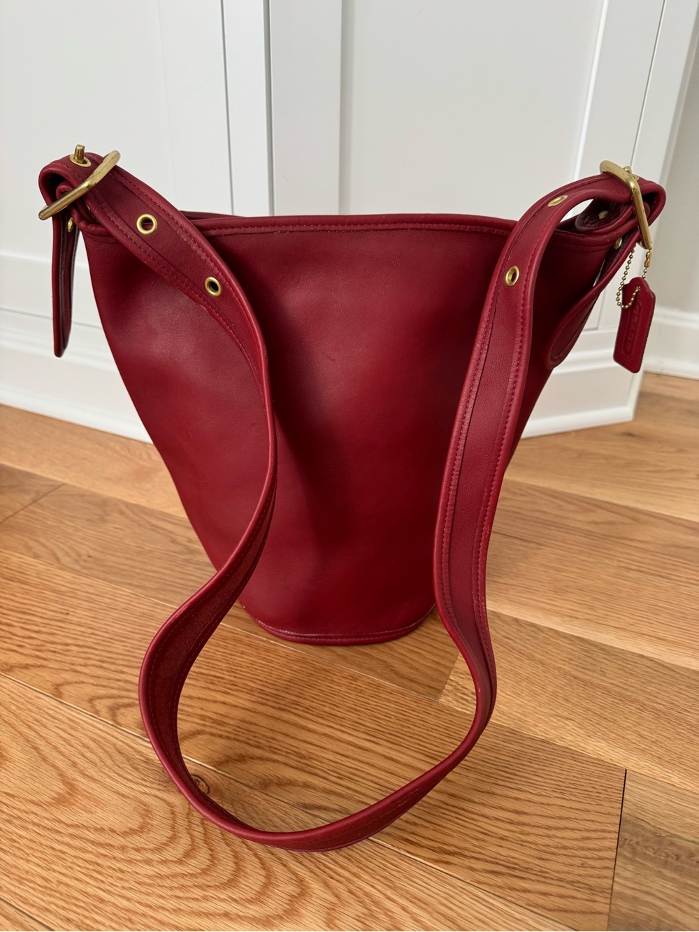 Vintage Coach Helen’s Legacy 9953 Red Leather Duffle Bucket Bag - Picture 5 of 14